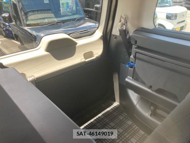 Nissan SERENA 2017-03 7224916-9