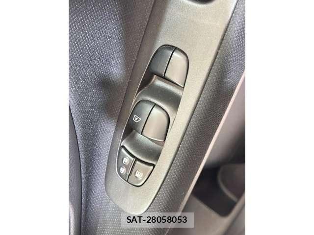 Nissan SERENA 2014-09 7224914-17