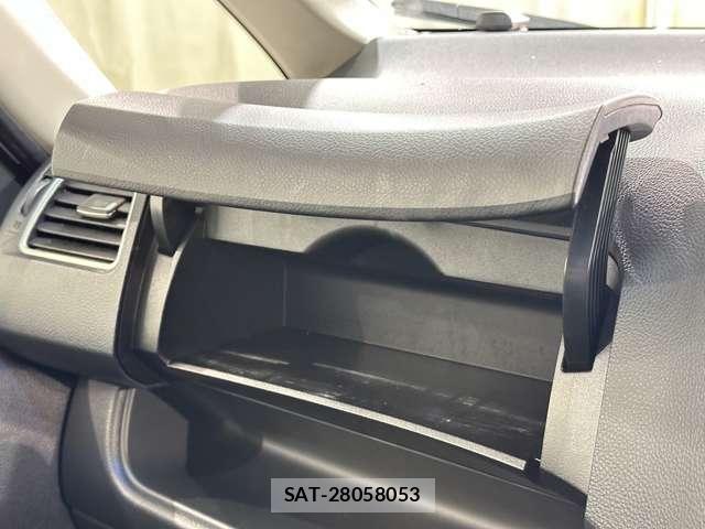 Nissan SERENA 2014-09 7224914-26