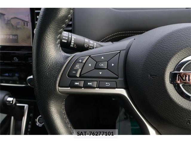 Nissan SERENA 2017-07 7224920-26