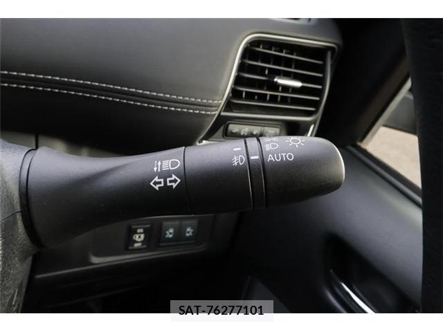 Nissan SERENA 2017-07 7224920-28
