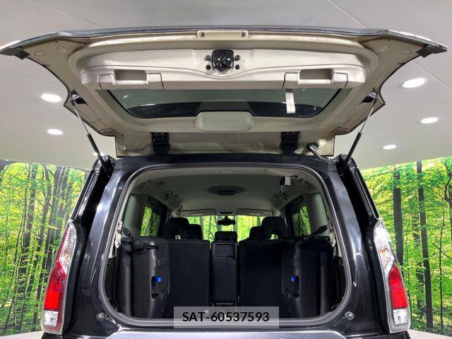 Nissan SERENA 2016-10 7224918-11
