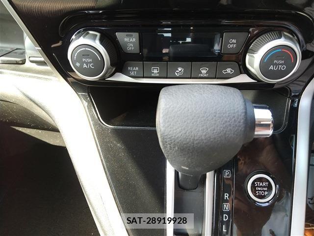 Nissan SERENA 2016-11 7252281-11