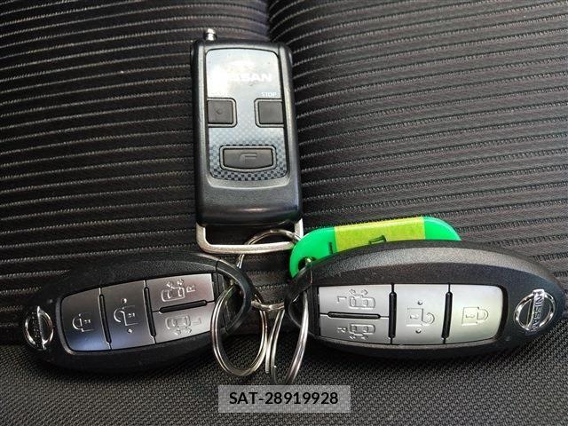 Nissan SERENA 2016-11 7252281-13
