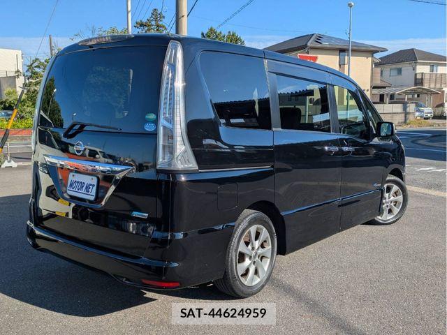 Nissan SERENA 2013-01 7272929-1