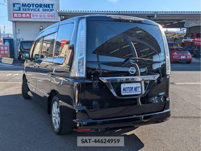 Nissan SERENA 2013-01 7272929-19