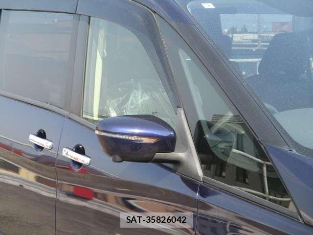Nissan SERENA 2018-12 7330024-26