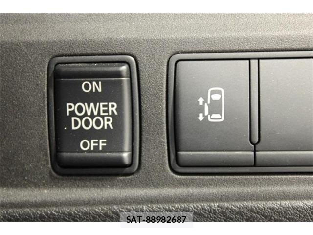Nissan SERENA 2016-10 7359808-4