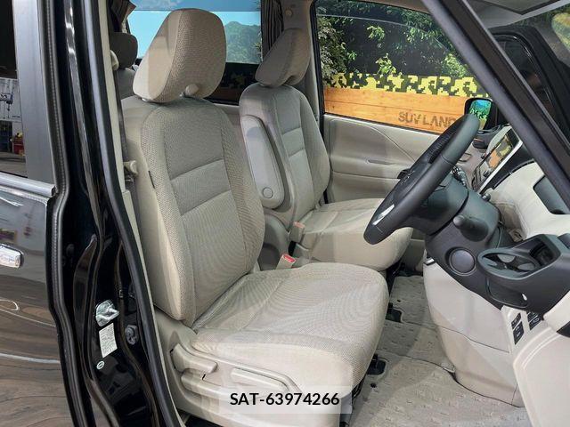 Nissan SERENA 2017-03 7457690-9