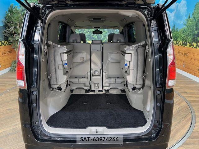 Nissan SERENA 2017-03 7457690-12