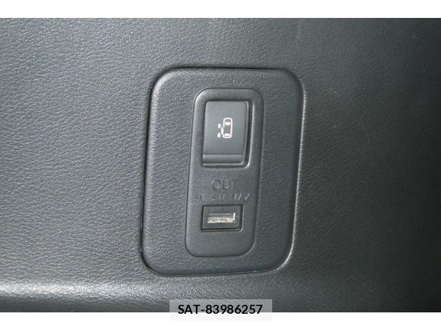 Nissan SERENA 2017-09 7502786-16