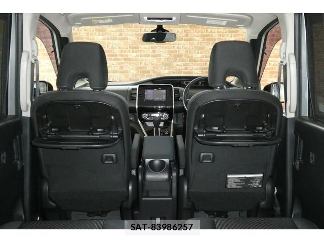 Nissan SERENA 2017-09 7502786-17
