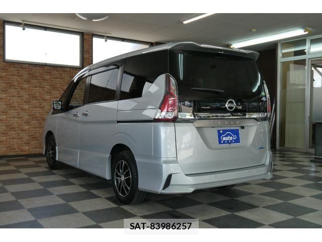 Nissan SERENA 2017-09 7502786-1