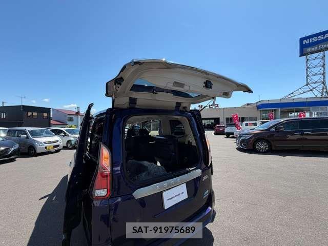 Nissan SERENA 2018-01 7502784-15