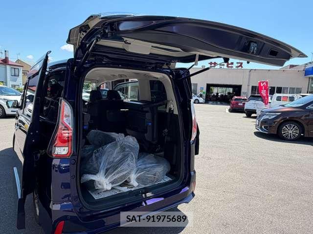 Nissan SERENA 2018-01 7502784-16