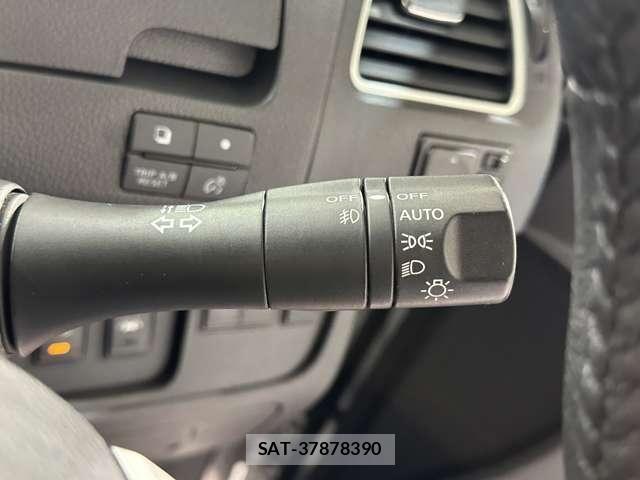 Nissan SERENA 2015-10 7619972-11