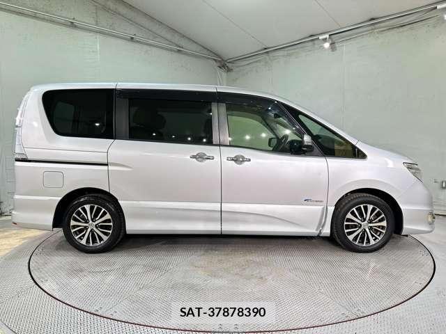 Nissan SERENA 2015-10 7619972-3