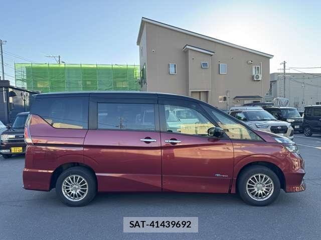 Nissan SERENA 2016-09 7728566-4