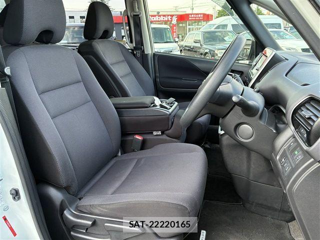 Nissan SERENA 2016-12 7728561-12