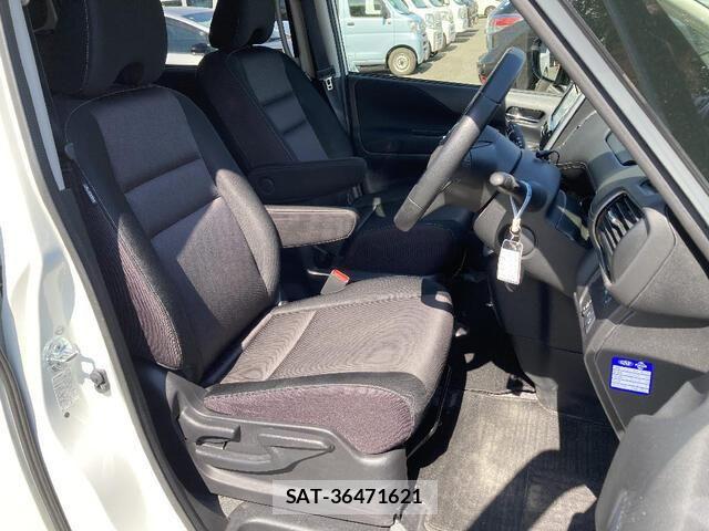 Nissan SERENA 2017-07 7789093-15