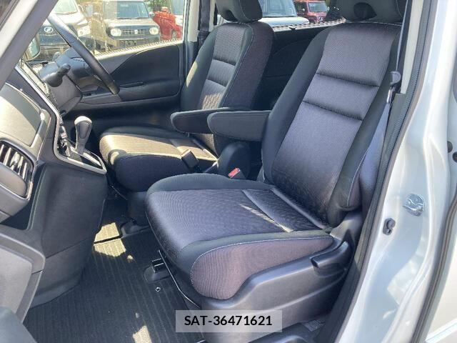 Nissan SERENA 2017-07 7789093-16