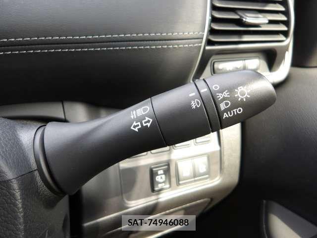 Nissan SERENA 2017-12 7879398-12