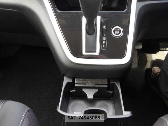 Nissan SERENA 2017-12 7879398-18