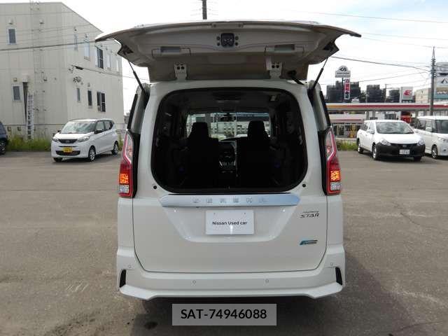 Nissan SERENA 2017-12 7879398-5