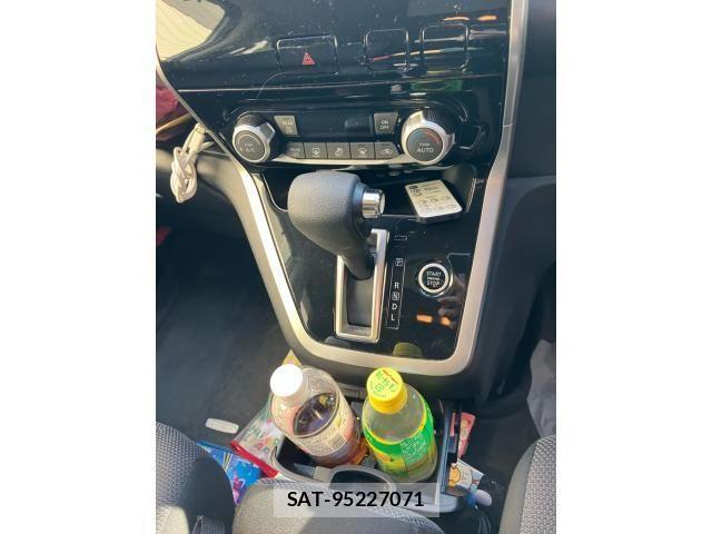 Nissan SERENA 2018-03 7963742-18