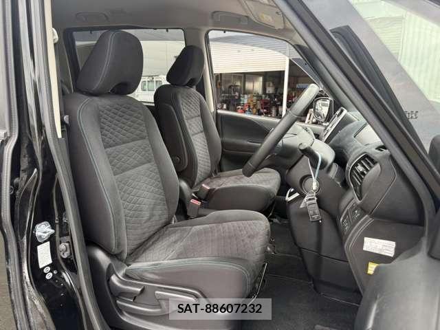 Nissan SERENA 2016-11 8159196-10