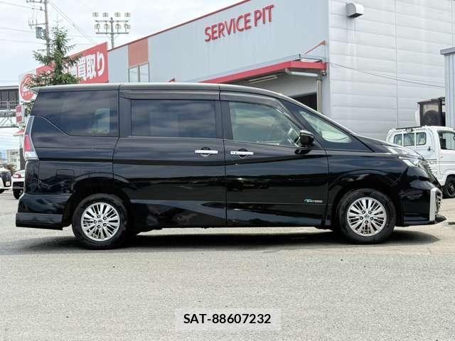Nissan SERENA 2016-11 8159196-24