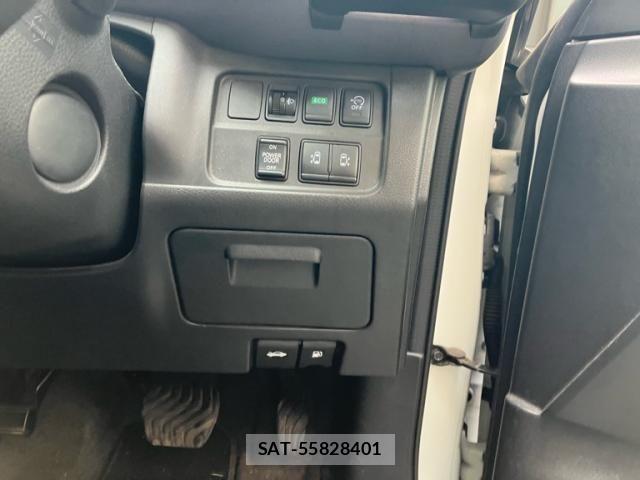 Nissan SERENA 2018-01 8231747-9