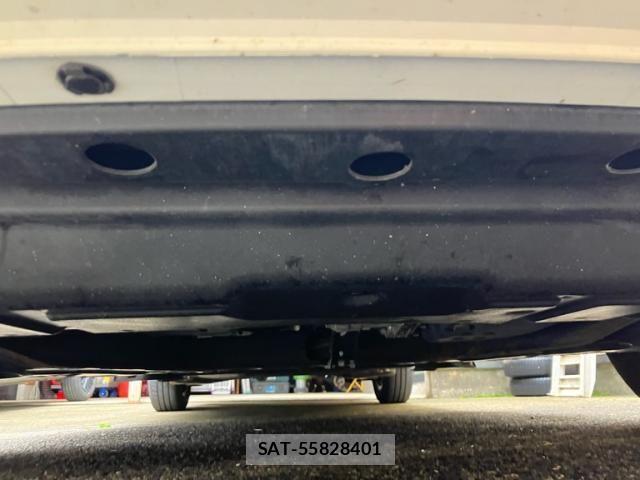 Nissan SERENA 2018-01 8231747-3