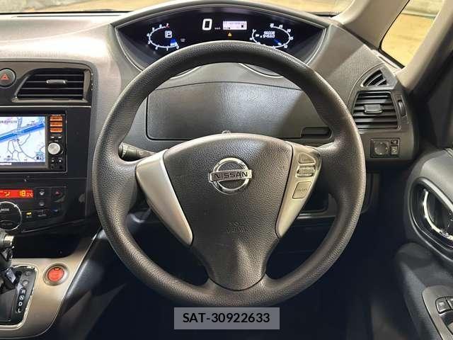 Nissan SERENA 2013-11 8246667-9