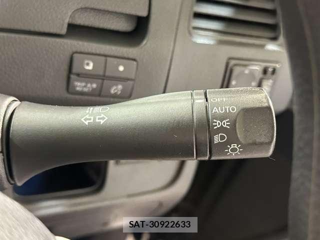 Nissan SERENA 2013-11 8246667-11