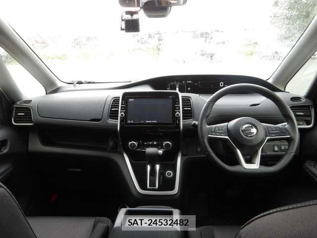 Nissan SERENA 2017-01 8317022-9