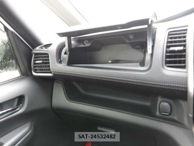 Nissan SERENA 2017-01 8317022-23