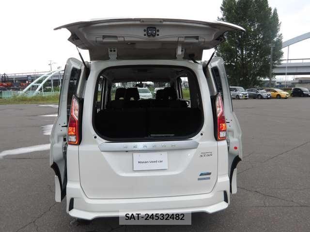 Nissan SERENA 2017-01 8317022-6