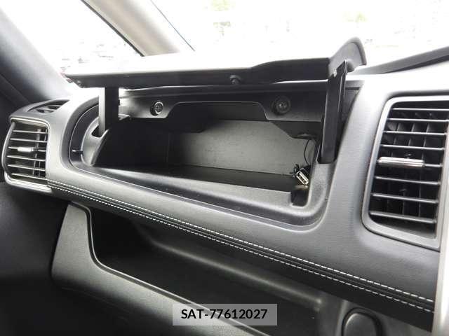 Nissan SERENA 2018-02 8317023-29
