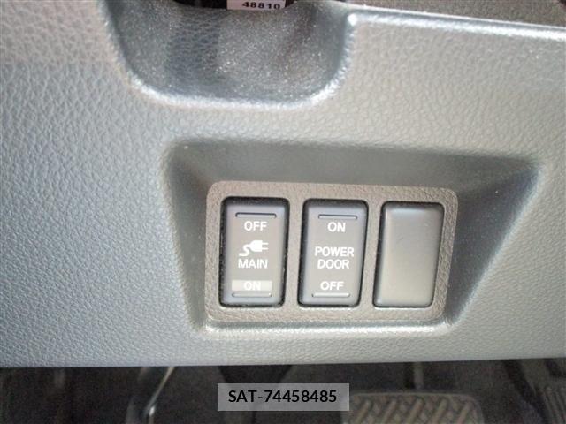 Nissan SERENA 2014-07 8317021-9