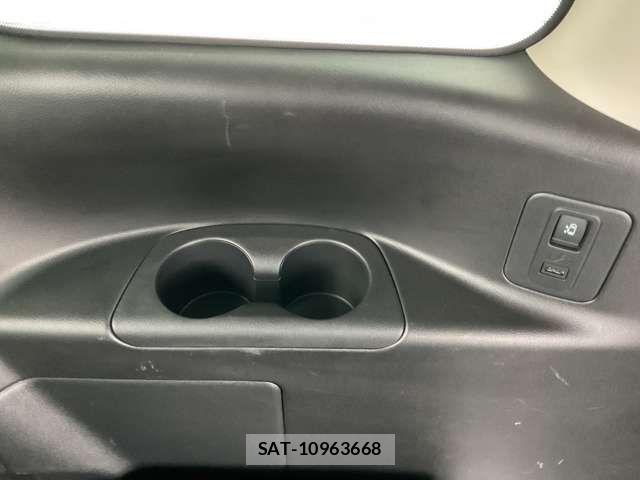 Nissan SERENA 2021-11 8368660-11