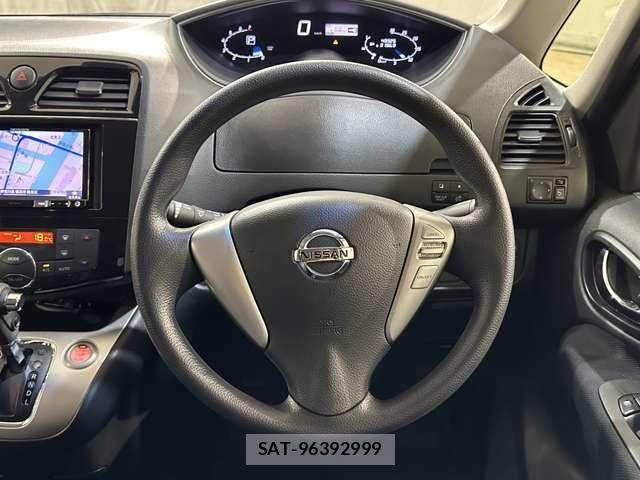 Nissan SERENA 2015-11 8368663-9
