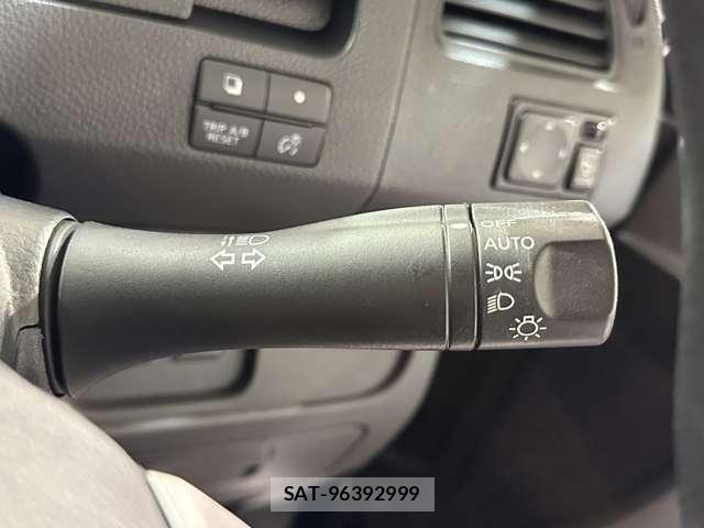 Nissan SERENA 2015-11 8368663-11