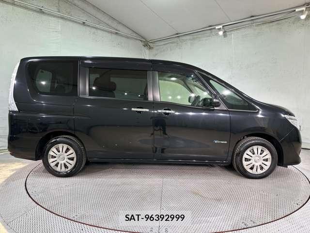 Nissan SERENA 2015-11 8368663-3