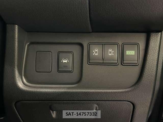 Nissan SERENA 2014-02 8368664-14