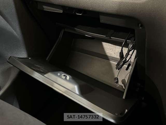 Nissan SERENA 2014-02 8368664-27