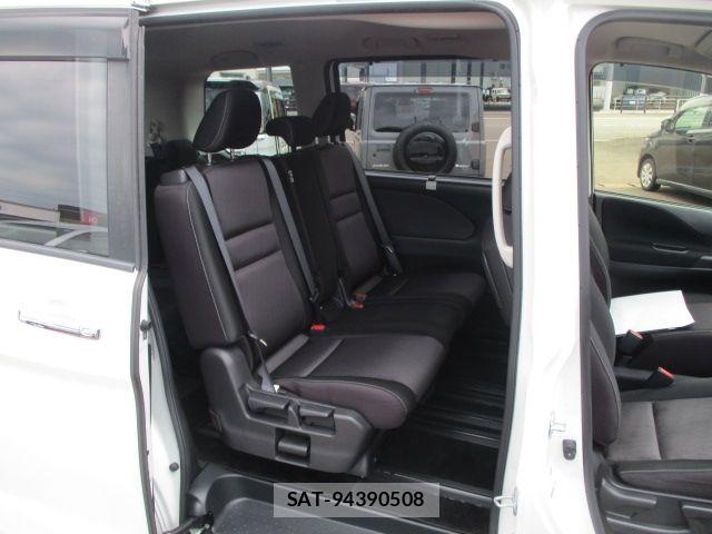 Nissan SERENA 2017-09 8563524-17