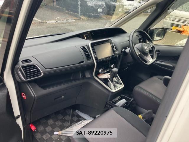 Nissan SERENA 2016-10 8661517-10