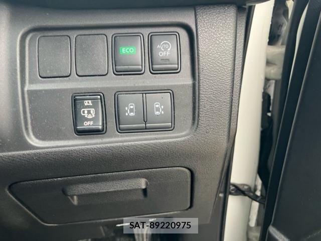 Nissan SERENA 2016-10 8661517-12