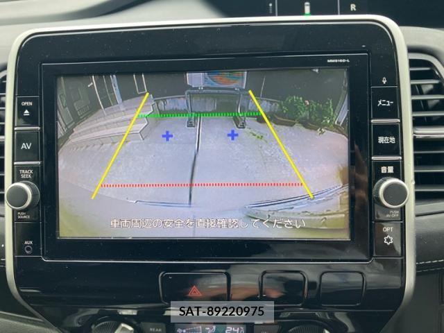 Nissan SERENA 2016-10 8661517-22